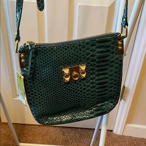 Elegant Green Crossbody Bag with Gold Accents